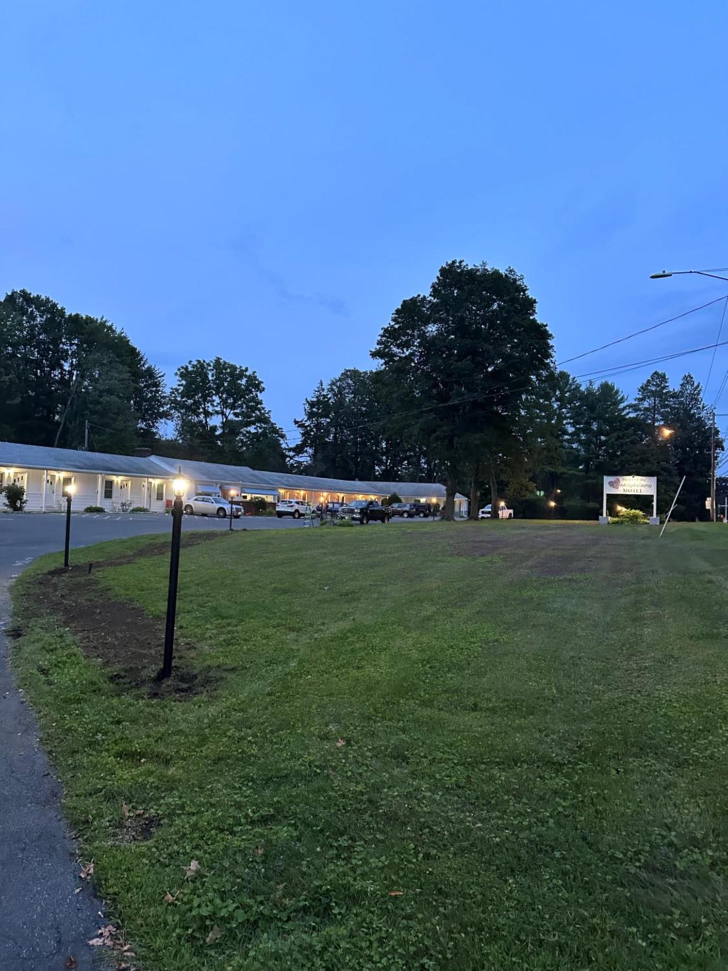 Heart Of The Berkshires Motel Pittsfield Exterior photo