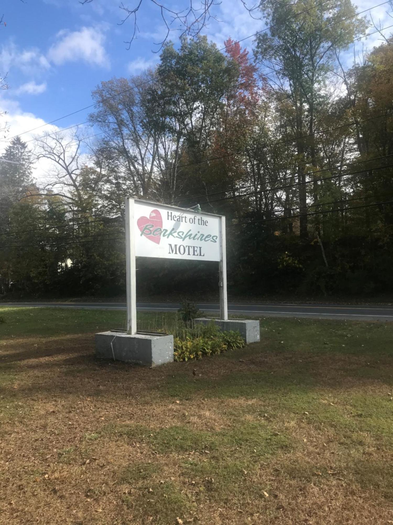 Heart Of The Berkshires Motel Pittsfield Exterior photo
