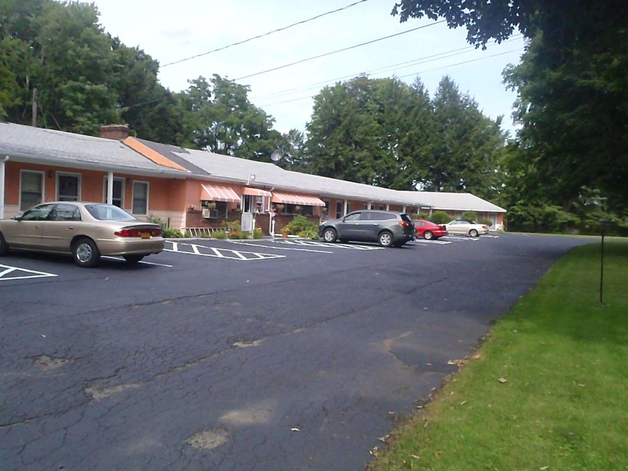 Heart Of The Berkshires Motel Pittsfield Exterior photo