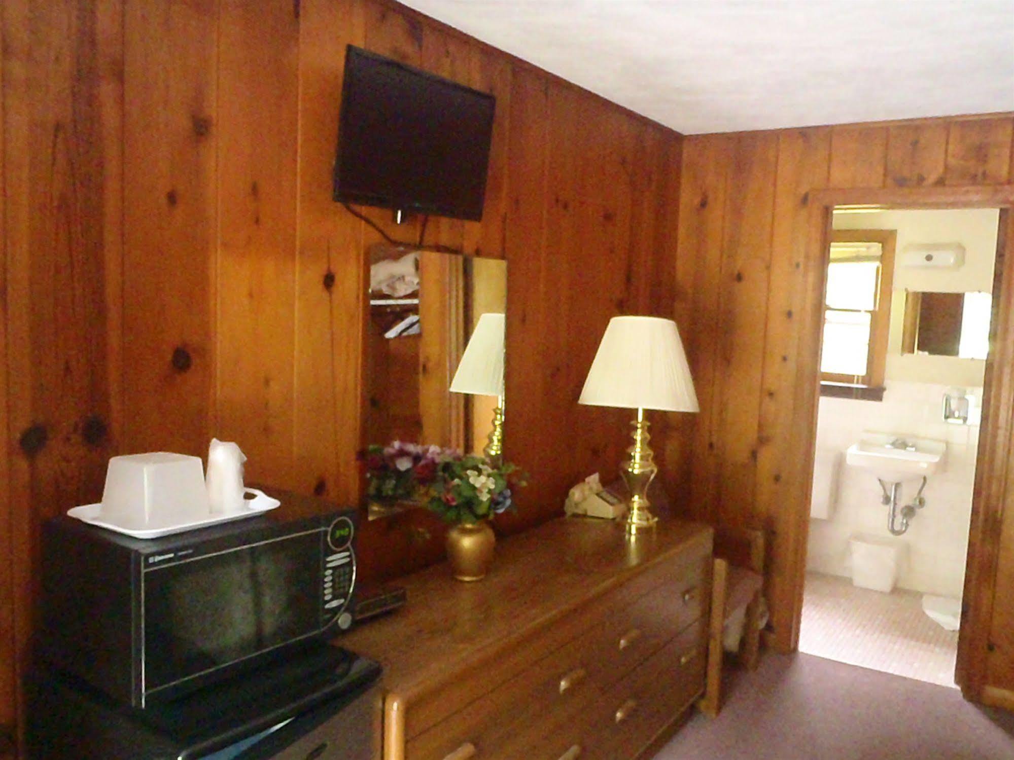 Heart Of The Berkshires Motel Pittsfield Exterior photo
