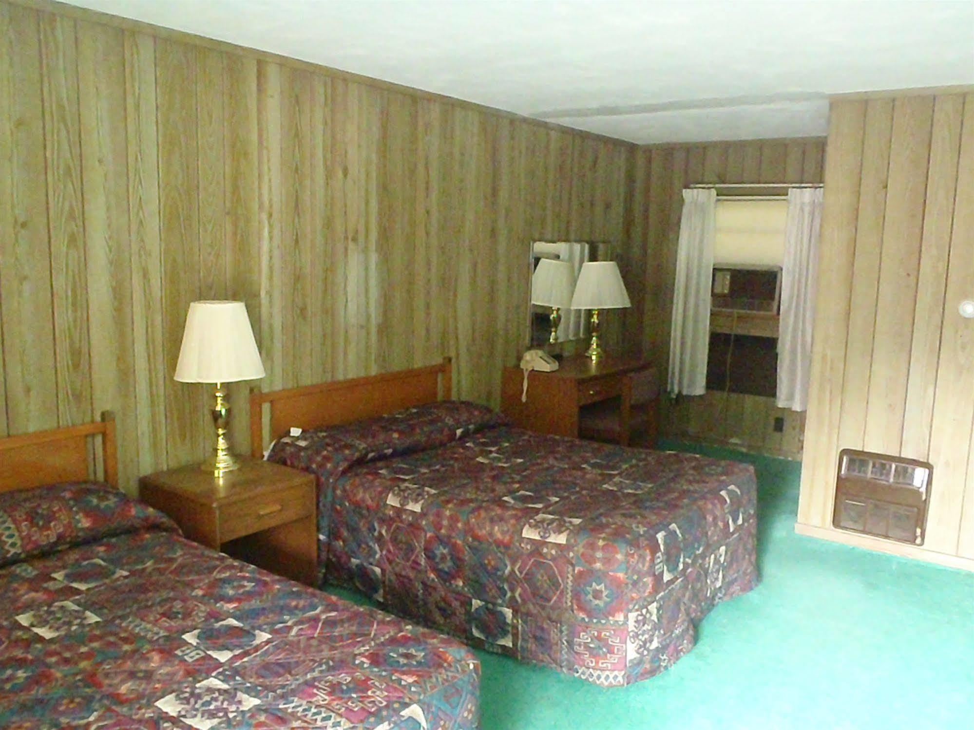 Heart Of The Berkshires Motel Pittsfield Exterior photo
